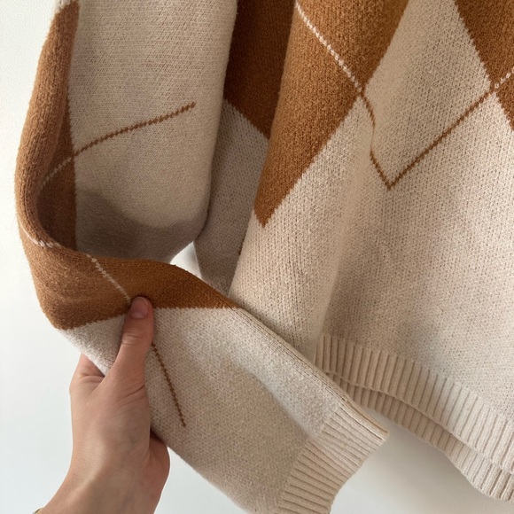 Women’s Sweater - Picture 2 of 5